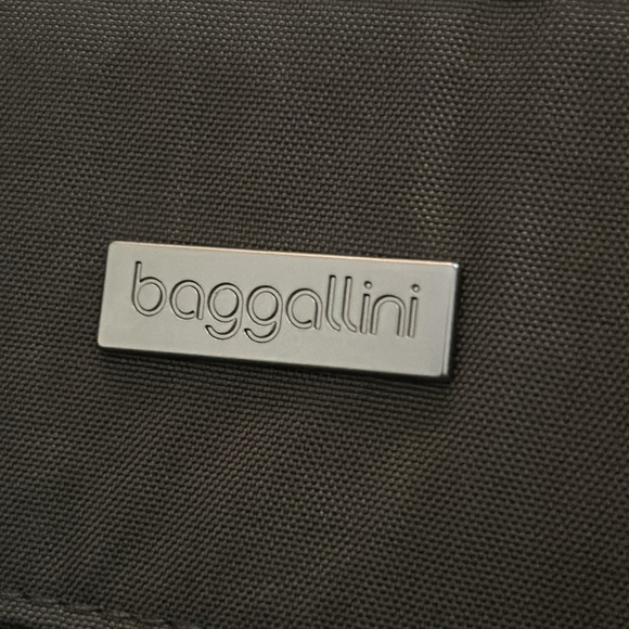 Baggallini Hailey Charcoal Crossover Bag - Picture 4 of 10